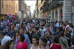 Sunday afternoon crowd in the city