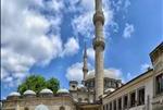 front courtyard of eyup sultan mosque during ramadan