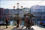 gondoliers,rialto,venice